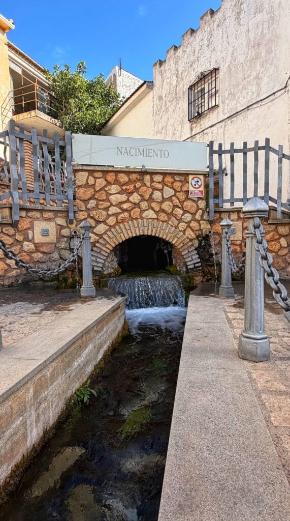 Plaza del Nacimiento, Frailes